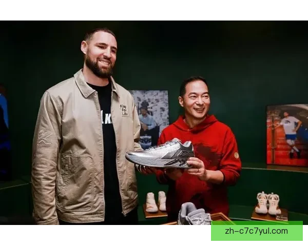 克莱汤普森与安踏达成终身合作协议